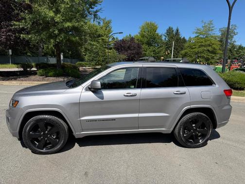 Silver 2015 Jeep Grand Cherokee Altitude