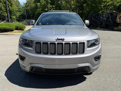 Silver 2015 Jeep Grand Cherokee Altitude
