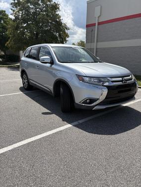 Gray 2017 Mitsubishi Outlander SE