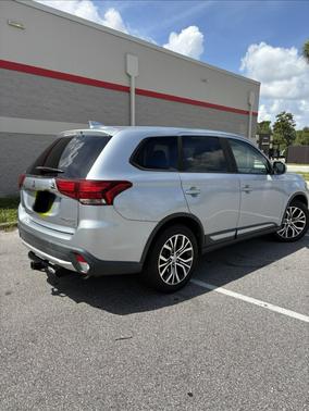Gray 2017 Mitsubishi Outlander SE