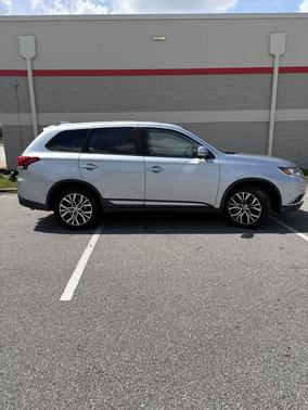 Gray 2017 Mitsubishi Outlander SE