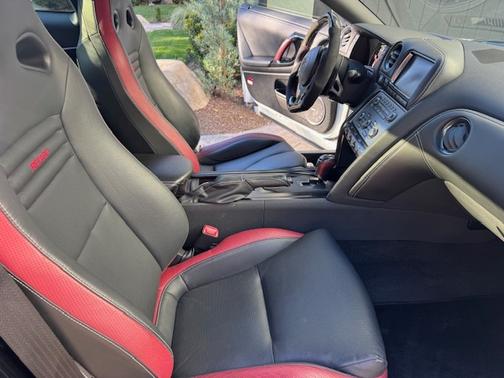 2014 Nissan GT-R Black Edition