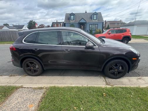 Purple 2015 Porsche Cayenne Cayenne S