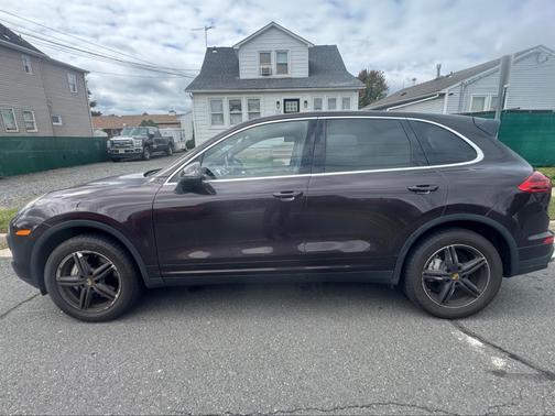 Purple 2015 Porsche Cayenne Cayenne S