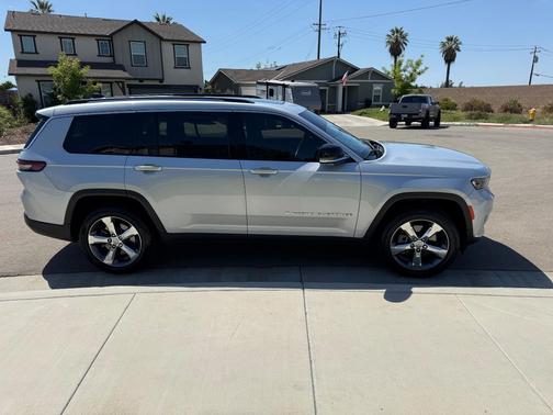 Silver 2021 Jeep Grand Cherokee L Limited
