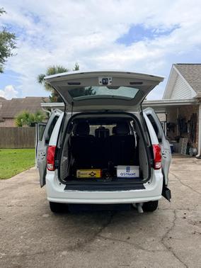 White 2018 Dodge Grand Caravan SXT