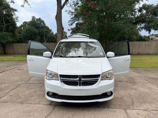 White 2018 Dodge Grand Caravan SXT