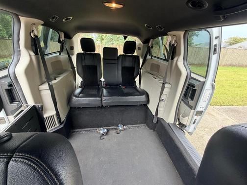 White 2018 Dodge Grand Caravan SXT