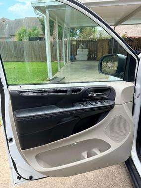 White 2018 Dodge Grand Caravan SXT