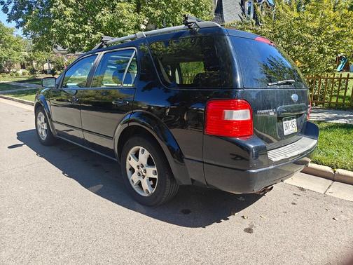 Black 2005 Ford Freestyle Limited