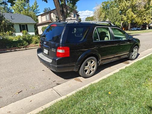Black 2005 Ford Freestyle Limited