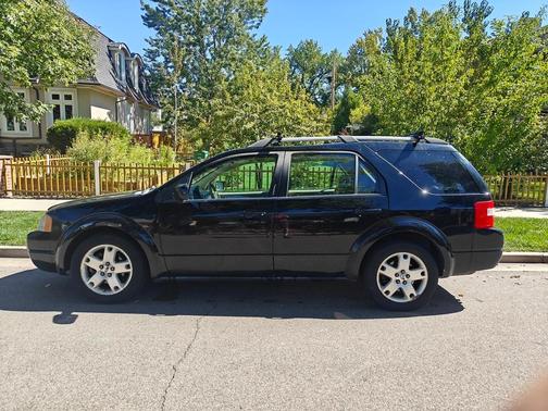 Black 2005 Ford Freestyle Limited