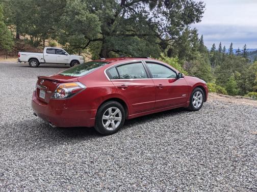 Red 2007 Nissan Altima Hybrid Base