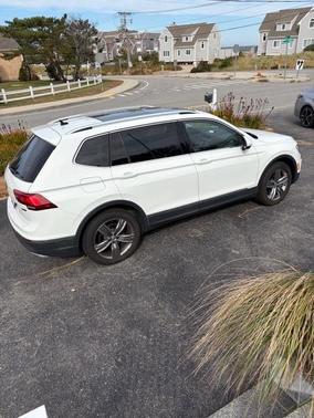 White 2021 Volkswagen Tiguan 2.0T SE