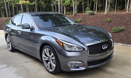 2016 INFINITI Q70 3.7