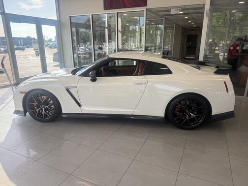 2019 Nissan GT-R Premium