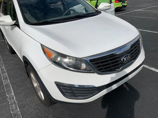 White 2013 Kia Sportage LX