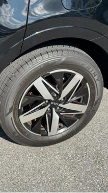 Black 2023 Kia Sorento S