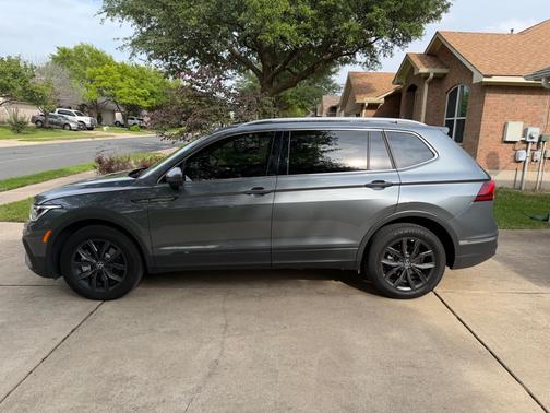Gray 2024 Volkswagen Tiguan 2.0T SE