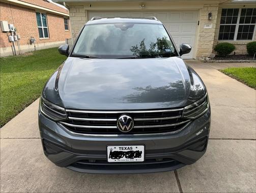 Gray 2024 Volkswagen Tiguan 2.0T SE
