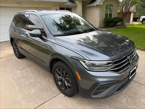 Gray 2024 Volkswagen Tiguan 2.0T SE