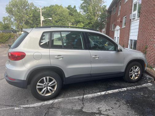 Gold 2015 Volkswagen Tiguan 4MOTION Auto S