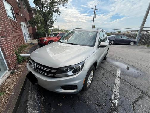 Gold 2015 Volkswagen Tiguan 4MOTION Auto S