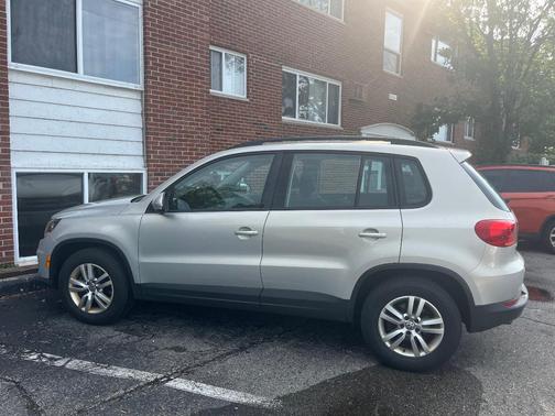 Gold 2015 Volkswagen Tiguan 4MOTION Auto S