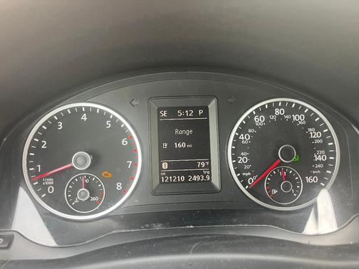 Gold 2015 Volkswagen Tiguan 4MOTION Auto S