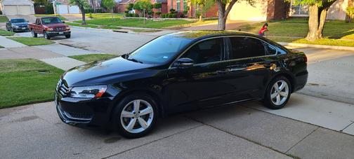 Black 2013 Volkswagen Passat 2.5 SE