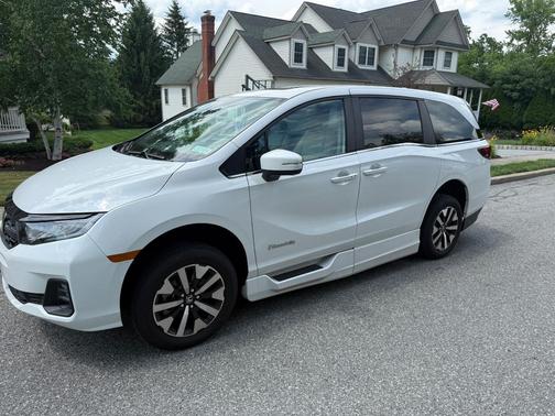 White 2025 Honda Odyssey EX-L