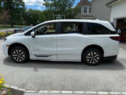 White 2025 Honda Odyssey EX-L
