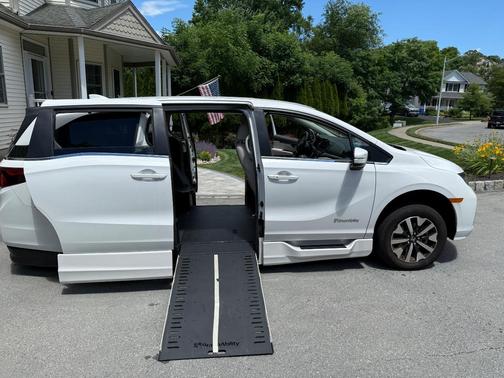 White 2025 Honda Odyssey EX-L