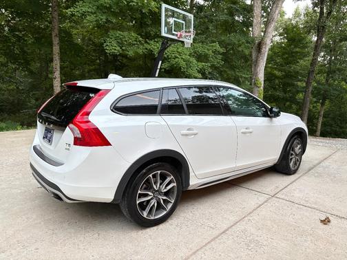 White 2017 Volvo V60 Cross Country T5