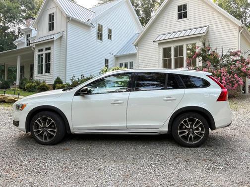 White 2017 Volvo V60 Cross Country T5