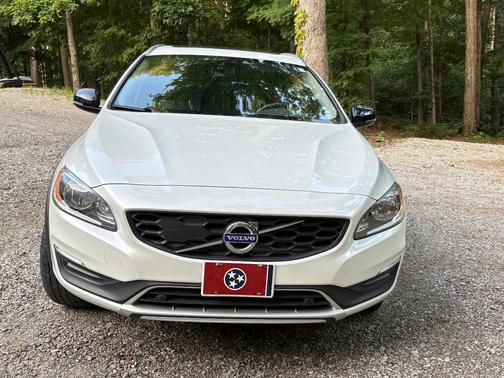 White 2017 Volvo V60 Cross Country T5