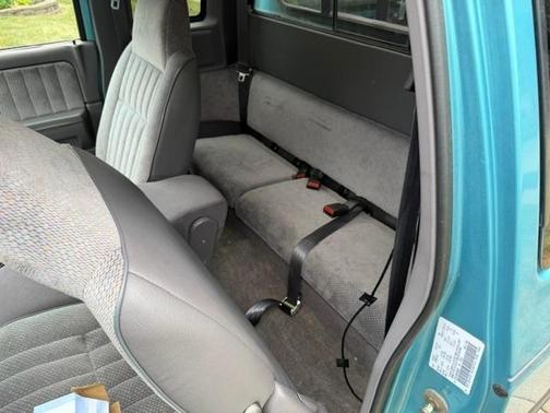 Blue 1995 Dodge Dakota Club Cab