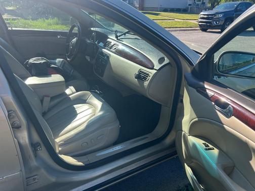 Gold 2009 Buick Lucerne CXL