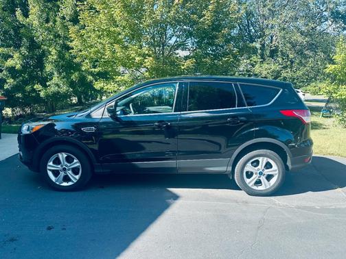 Black 2016 Ford Escape SE