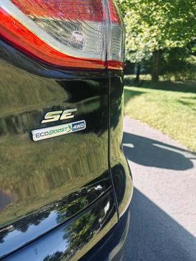 Black 2016 Ford Escape SE
