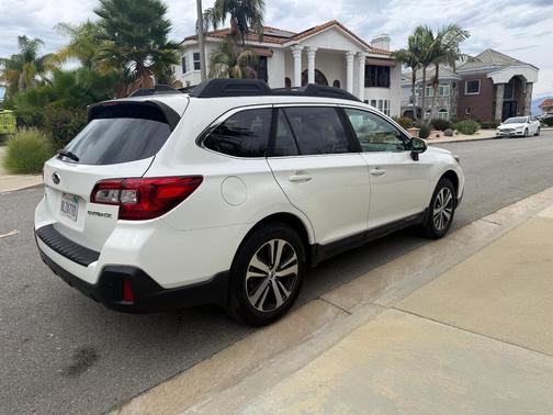 White 2019 Subaru Outback 2.5i Limited