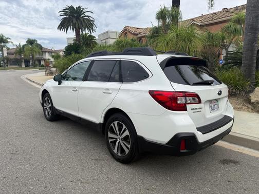 White 2019 Subaru Outback 2.5i Limited