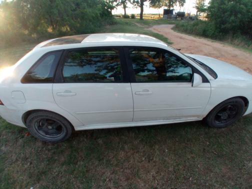 White 2007 Chevrolet Malibu Maxx LT