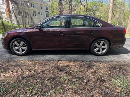 Red 2013 Volkswagen Passat 2.5 SE