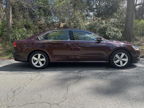 Red 2013 Volkswagen Passat 2.5 SE