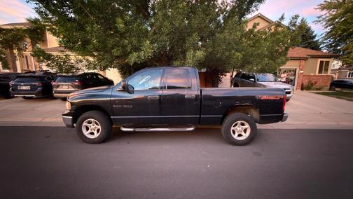 Black 2004 Dodge Ram 1500 SLT Quad Cab