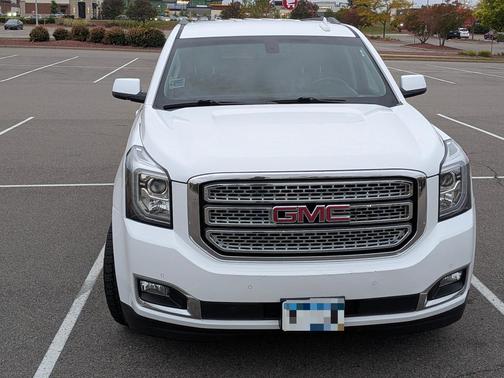 White 2017 GMC Yukon XL SLE