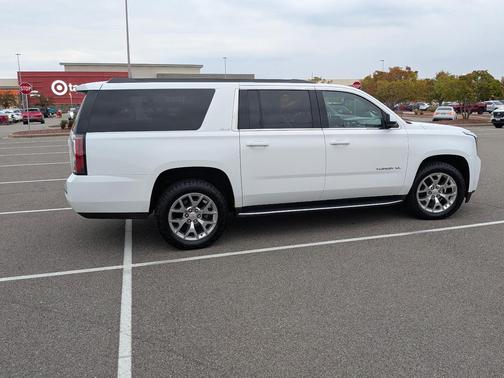 White 2017 GMC Yukon XL SLE