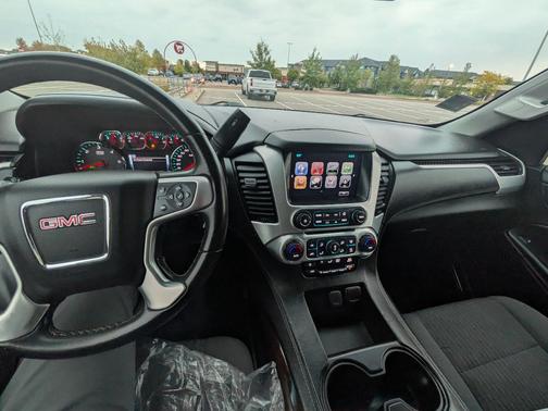 White 2017 GMC Yukon XL SLE