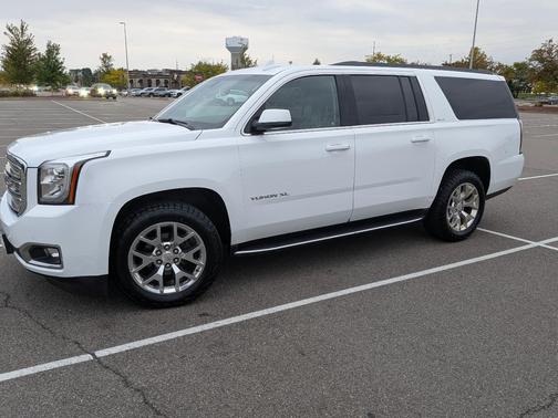 White 2017 GMC Yukon XL SLE